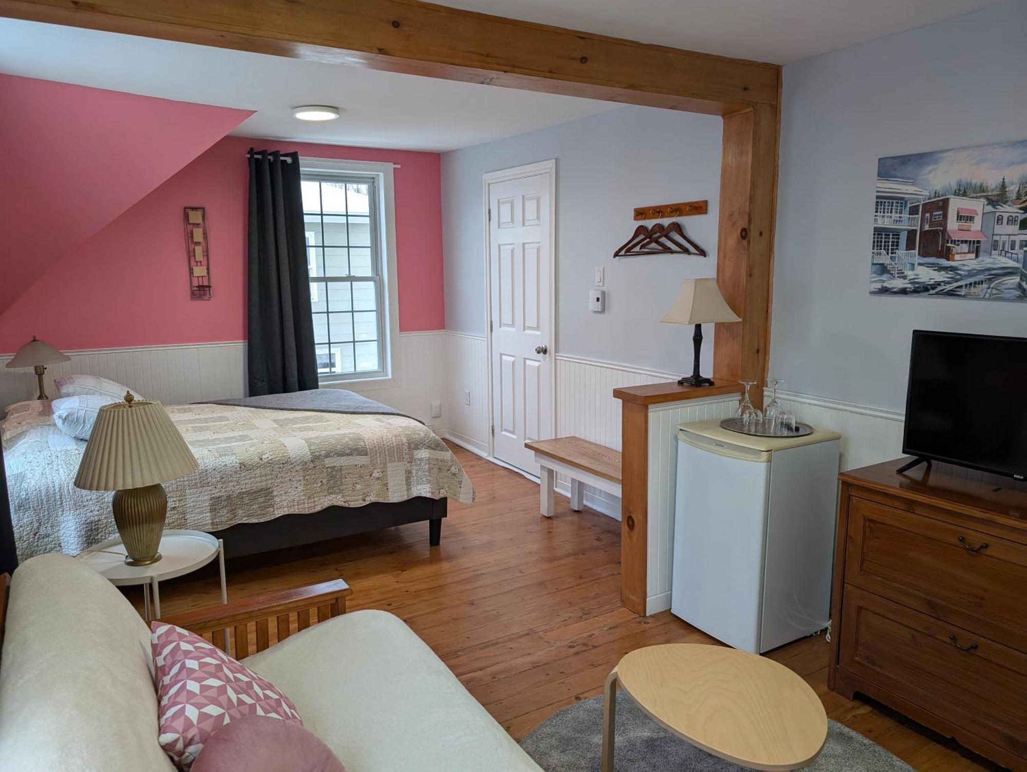 Au Saut Du Lit Bed & Breakfast Magog