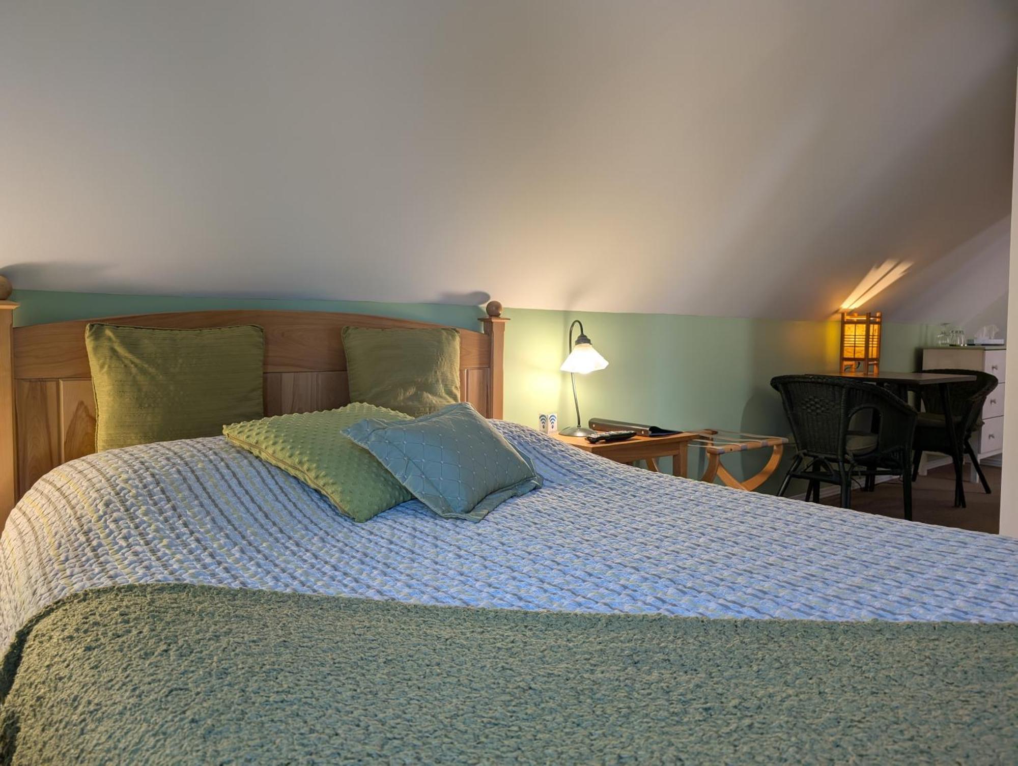 Au Saut Du Lit Bed & Breakfast Magog