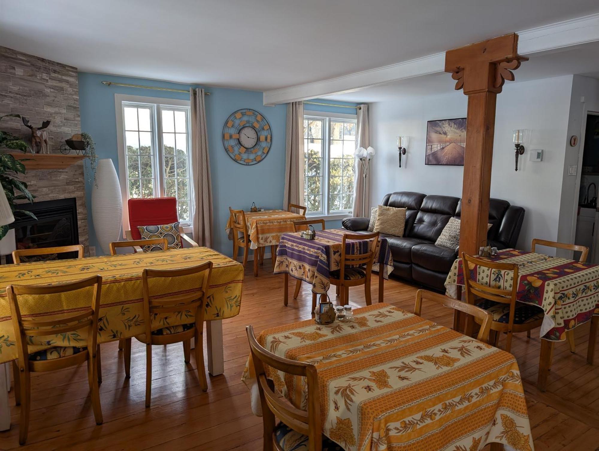 Au Saut Du Lit Bed & Breakfast