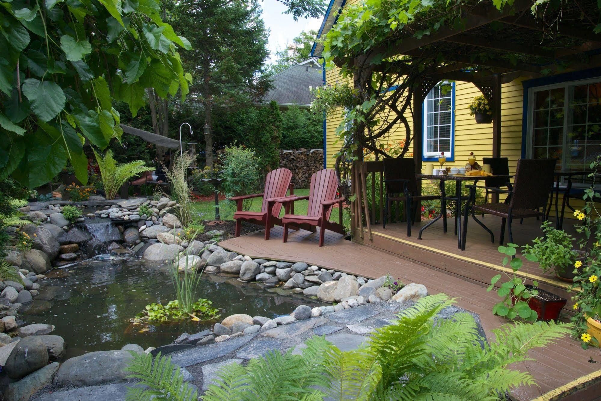 Au Saut Du Lit Bed & Breakfast Magog